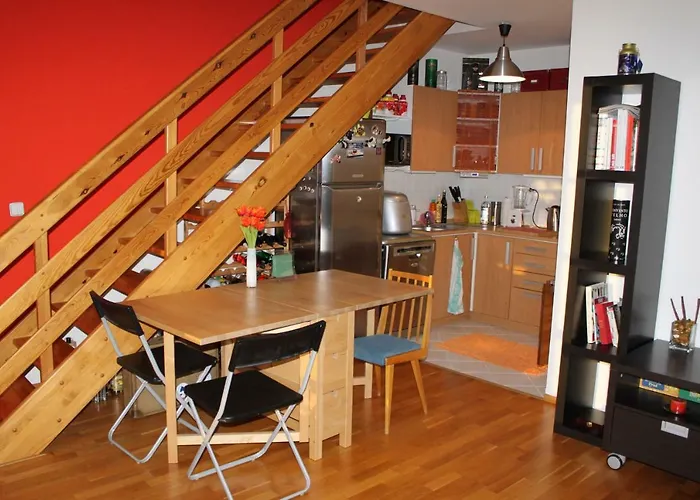 Sunny Two-story Kyje Appartement *